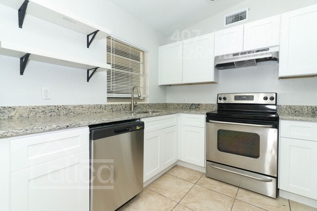 Building Photo - Charming 3/2 with Carport in Sanford