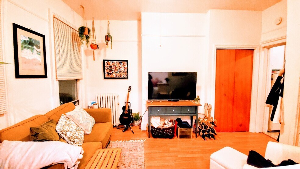Primary Photo - 116 Park Ave