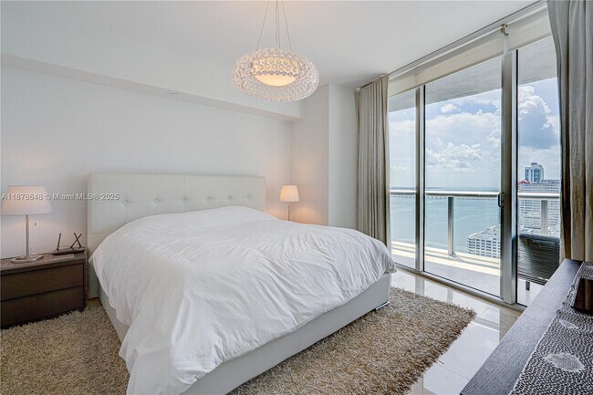 Building Photo - 495 Brickell Ave