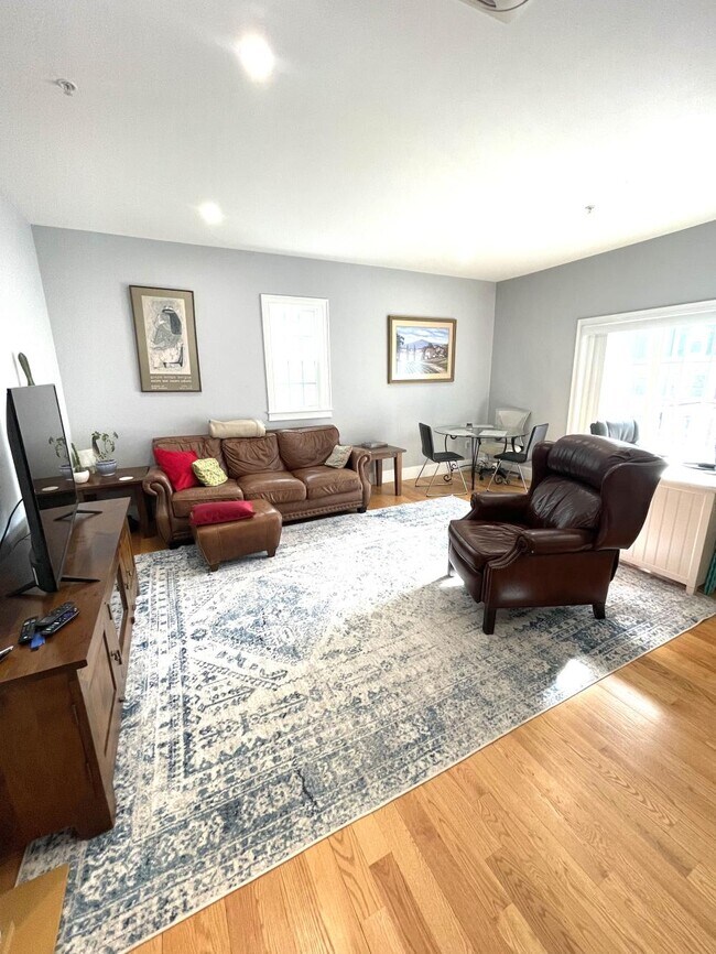 Building Photo - 2 bedroom in Boston MA 02127