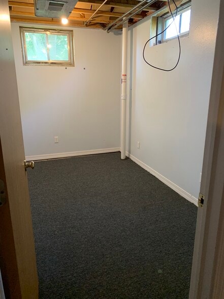 Building Photo - 1002 Quarry Ave SW