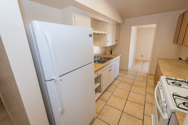 Building Photo - 4 Bedroom, 1½ Bath Home with Central A/C, ...