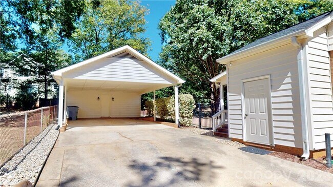 Building Photo - 6810 Rosemary Ln