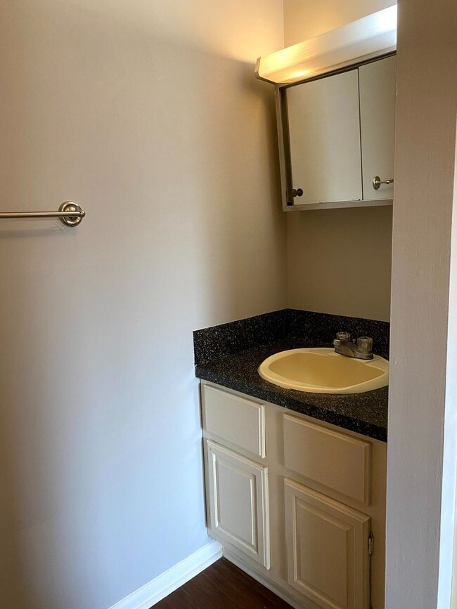 Building Photo - PRELEASE AVAILABLE! 2 BED 2 BATH DUPLEX WI...