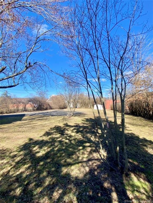 Building Photo - 18 Devine St