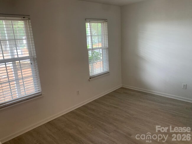 Building Photo - 10700 Blue Heron Dr