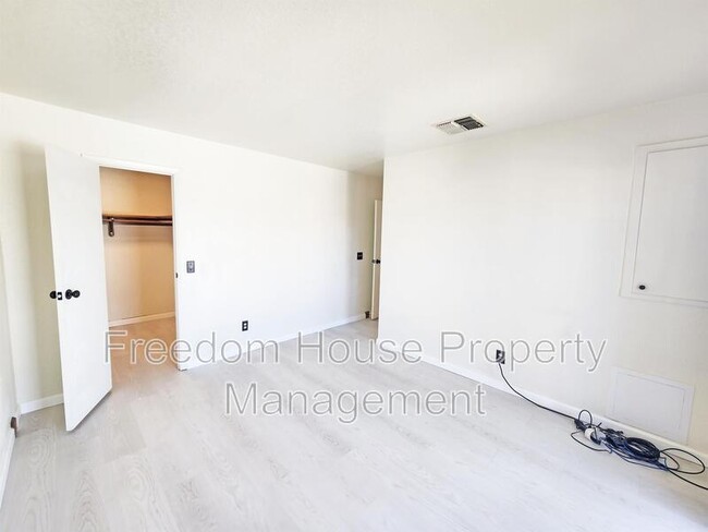 Building Photo - 761 Bourbon St