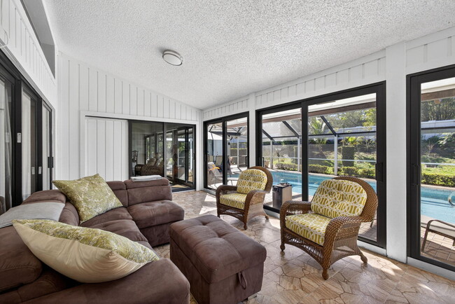 Building Photo - 168 Thornton Dr