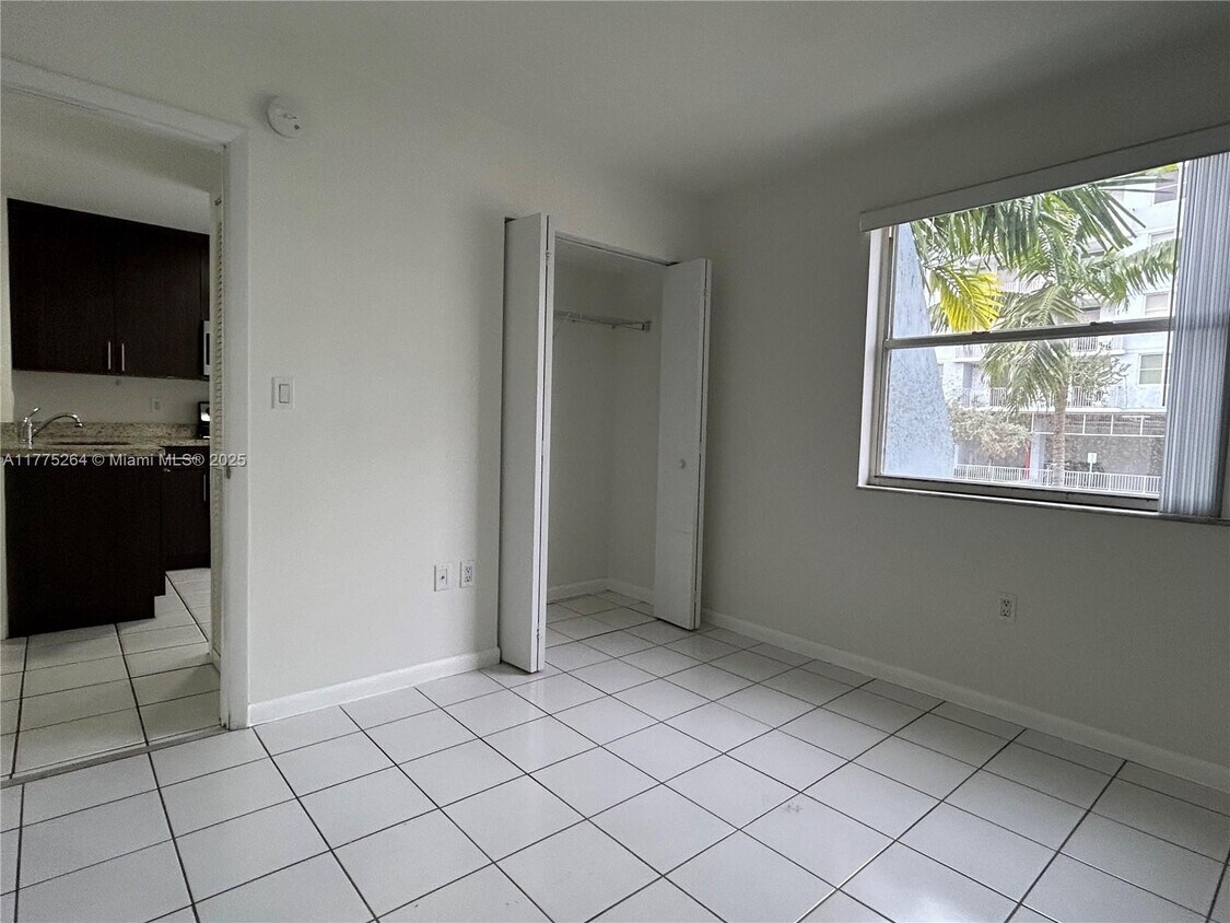 Building Photo - 2575 SW 27th Ave