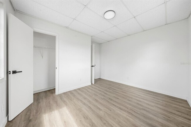 Building Photo - 515 Floral Dr