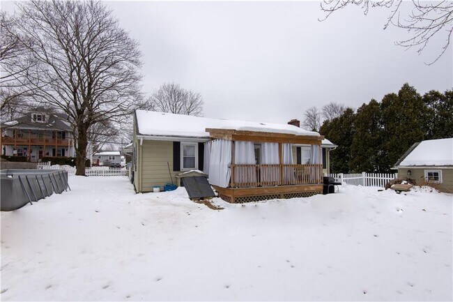 Building Photo - 25 Weeks St