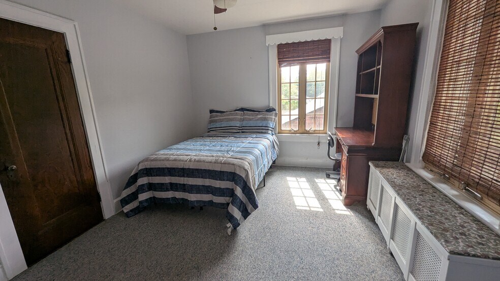 Building Photo - 78 Roe Ave