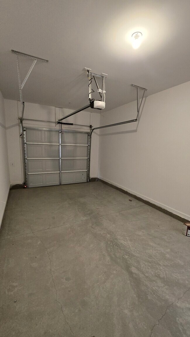 Building Photo - 217 Kenoot Dr