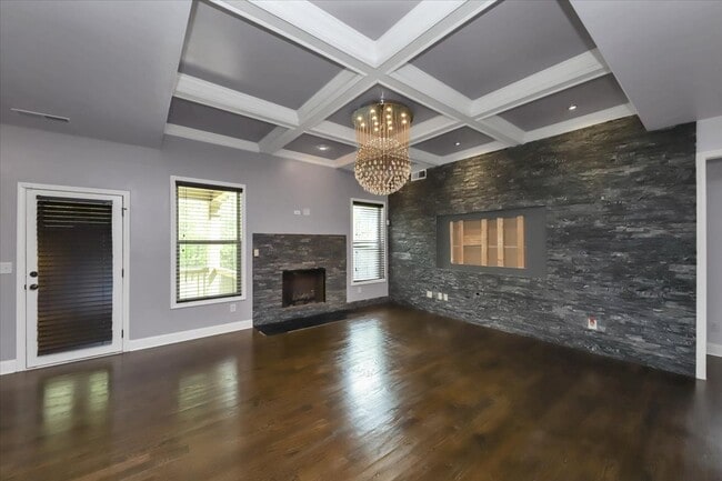 Building Photo - 6059 Cove Park Dr