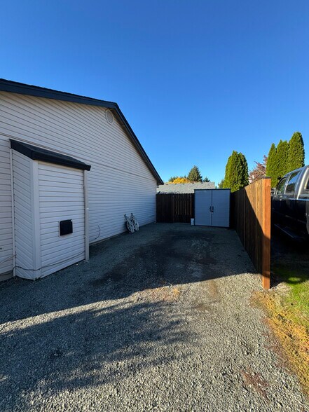 Building Photo - 12612 NE 45th Cir