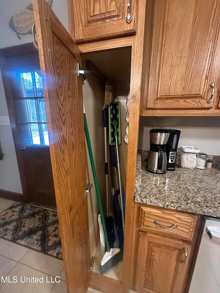 Building Photo - 10325 Clearwater Rd