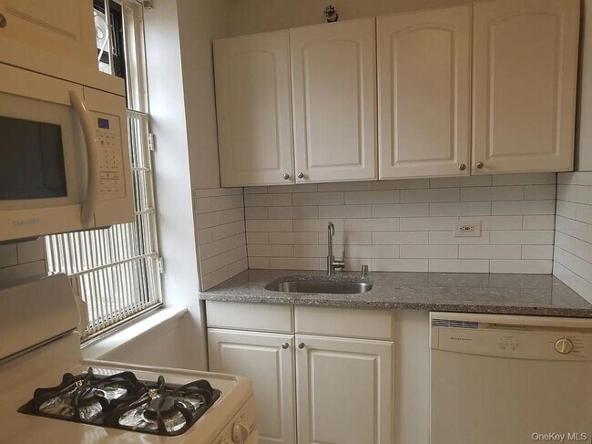 Building Photo - 2640 Marion Ave