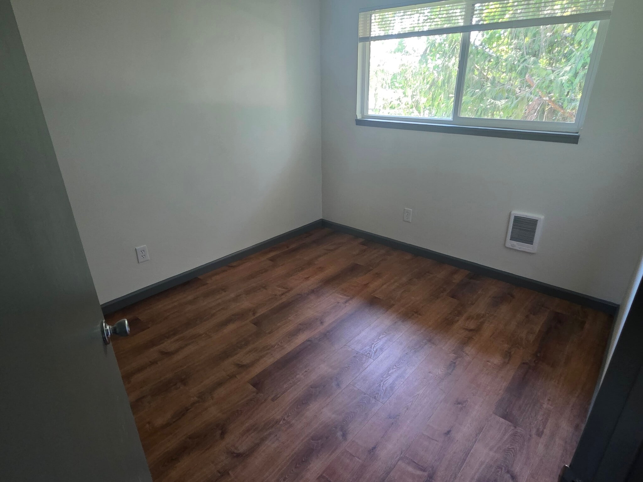 Building Photo - 121 NE Fern Pl