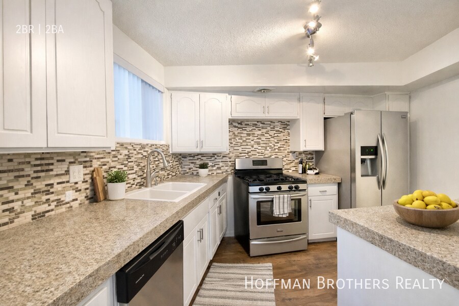 Building Photo - 1830 N La Brea Ave