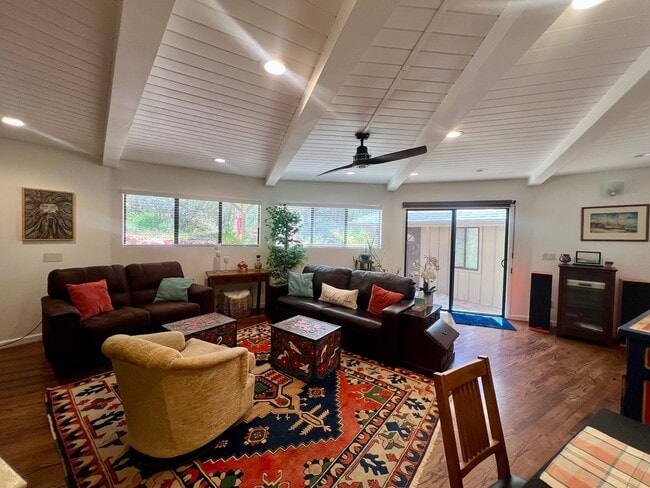 Building Photo - 335 Foothills S Dr