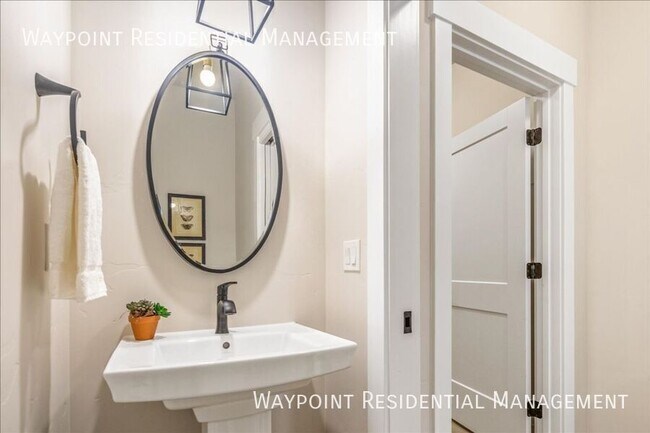 Building Photo - 1704 E Cutgrass Ln