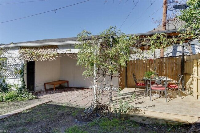 Building Photo - 1146 Rockbridge Ave