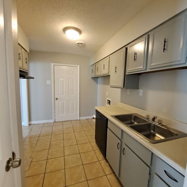 Building Photo - 3387 Barbwood Dr