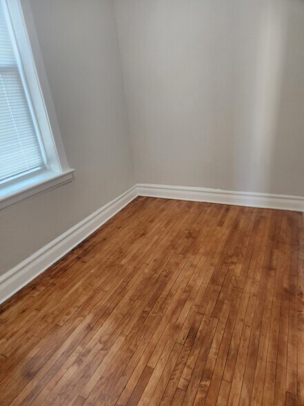 Bedroom - 2326 S Homan Ave