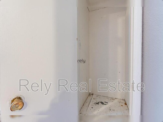 Building Photo - 12740 W Amy Dr