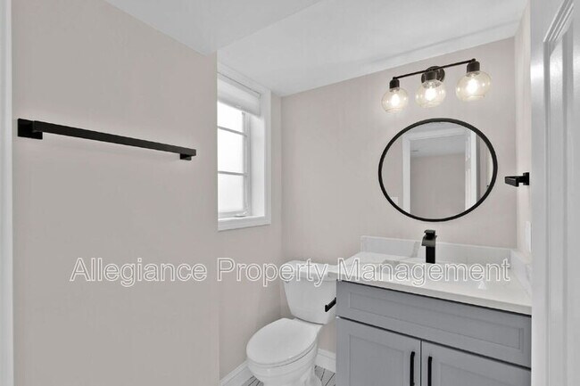 Building Photo - 2215 Lida Ct