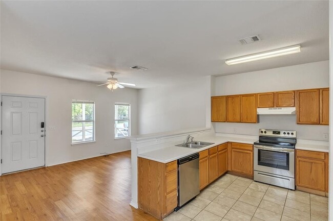 Building Photo - 1107 E 3rd St