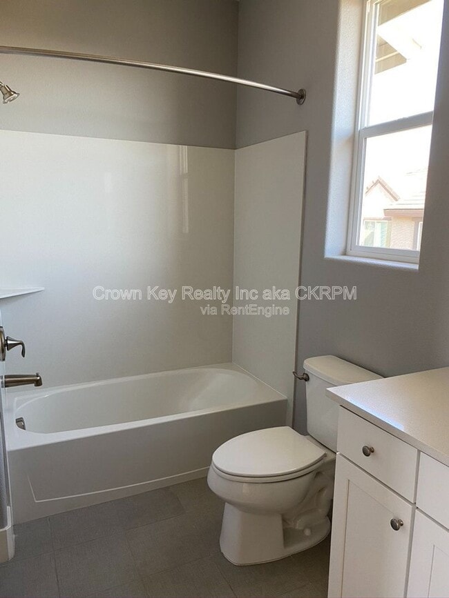 Building Photo - 1026 S Prosperity St