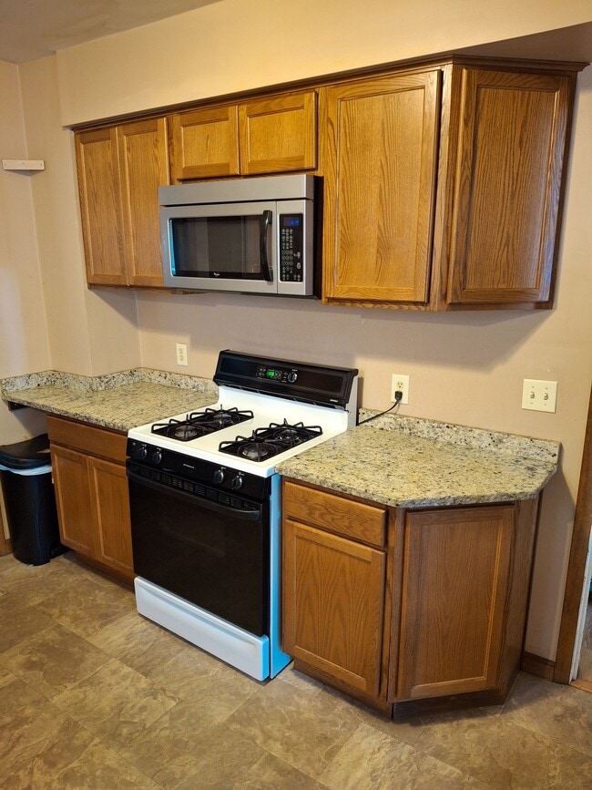 Building Photo - 46 Pine