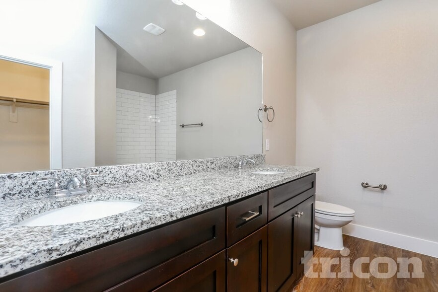 Building Photo - 10321 Ft Ewell Trl