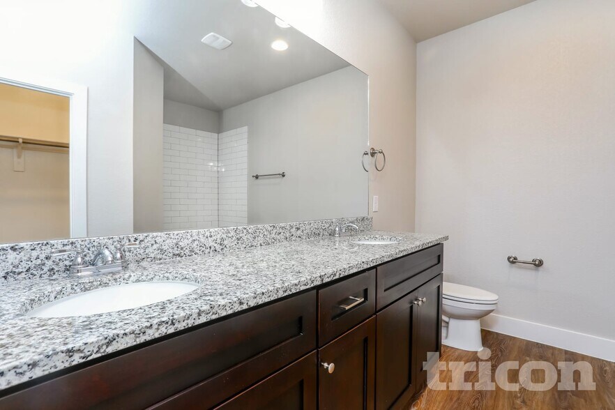 Building Photo - 10381 Ft Ewell Trl