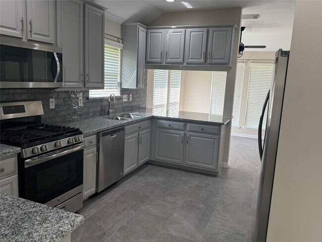 Building Photo - 11807 McKinney Falls Ct