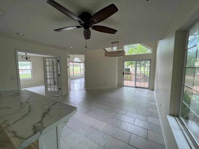 Building Photo - 1635 Pondside Dr