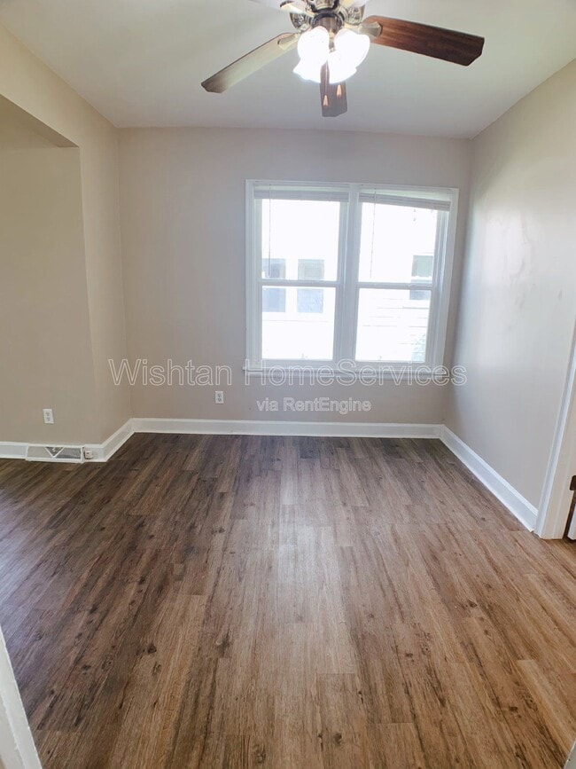 Building Photo - 437 W Murray St