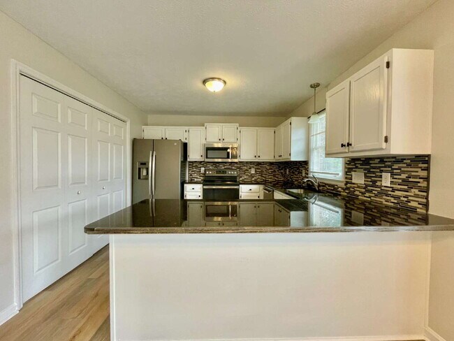 Building Photo - Newly Updated 3-Bed, 2-Bath Nest in Fayett...