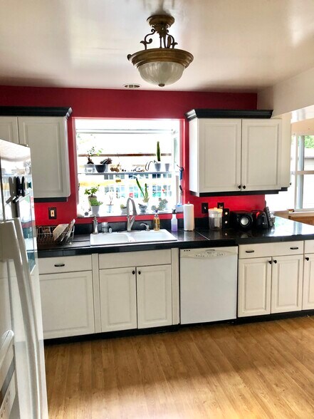 Building Photo - 1924 SE 139th Ave