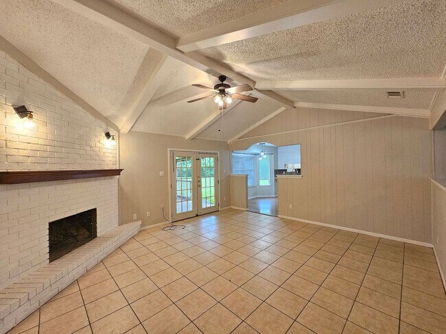 Building Photo - 2301 Zinnia Ct