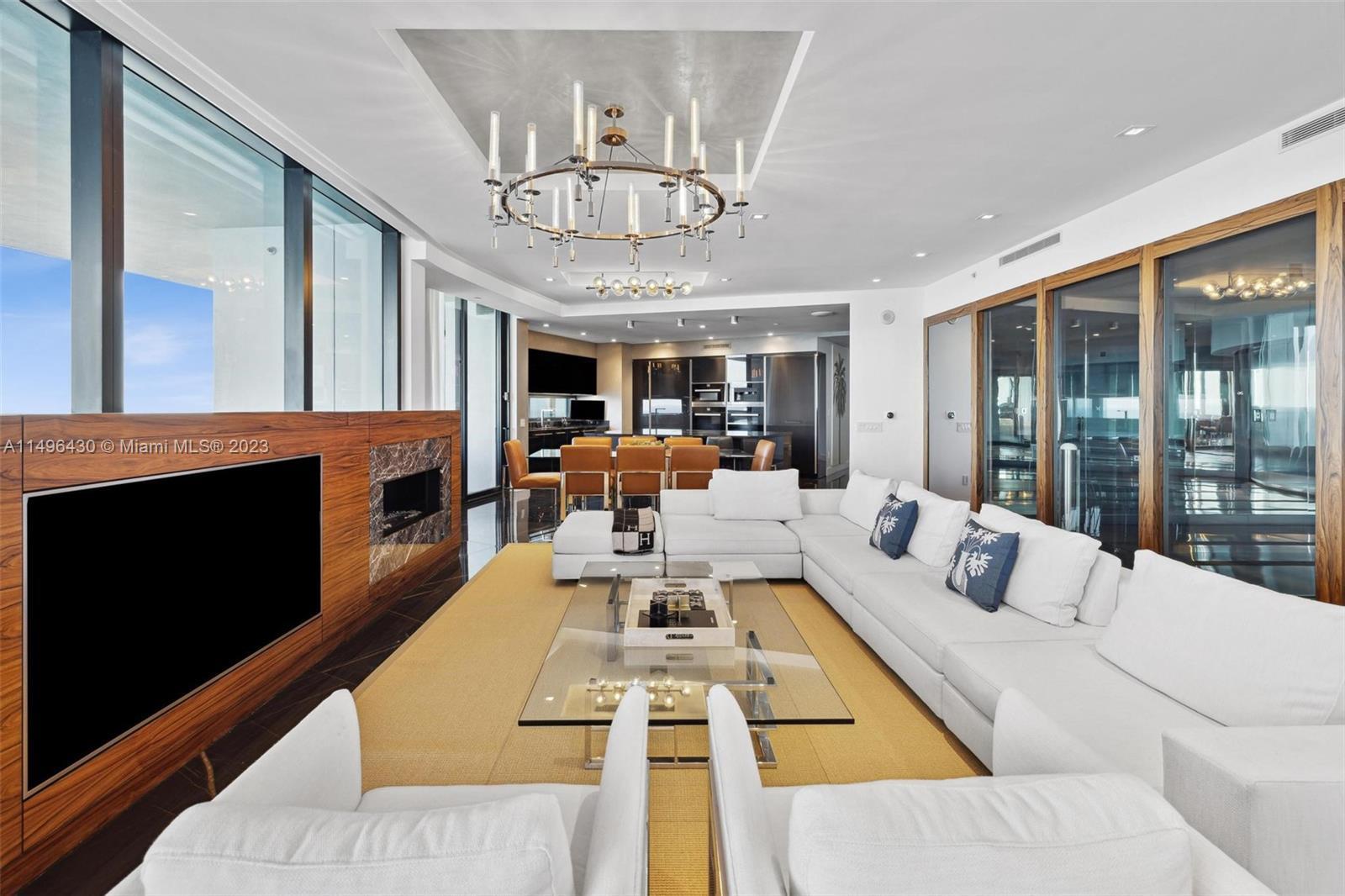 Building Photo - 18555 Collins Ave