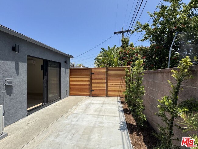 Building Photo - 7808 Truxton Ave