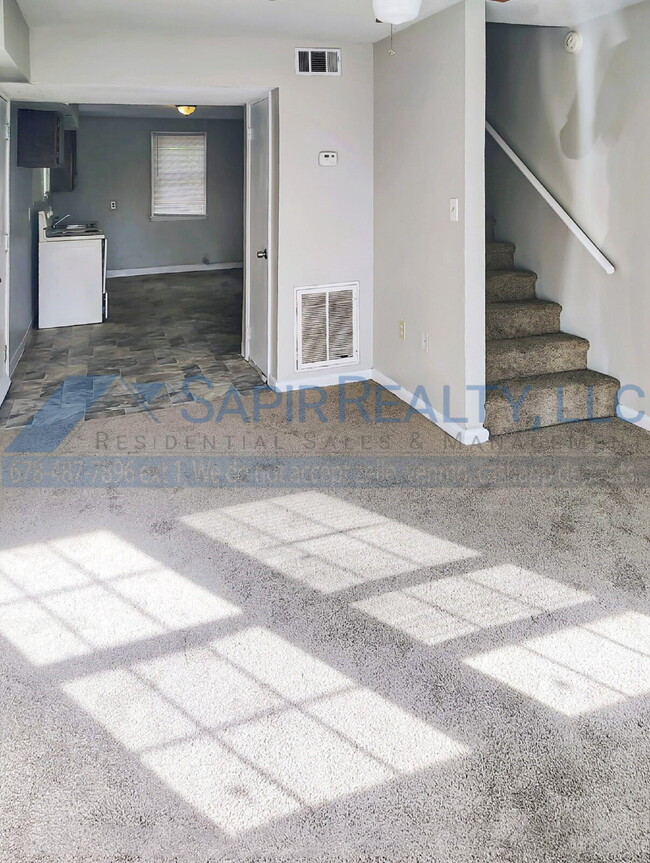 Building Photo - 774 Lilly Ave
