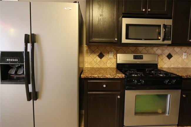 Building Photo - 10811 Burkes Garden Dr