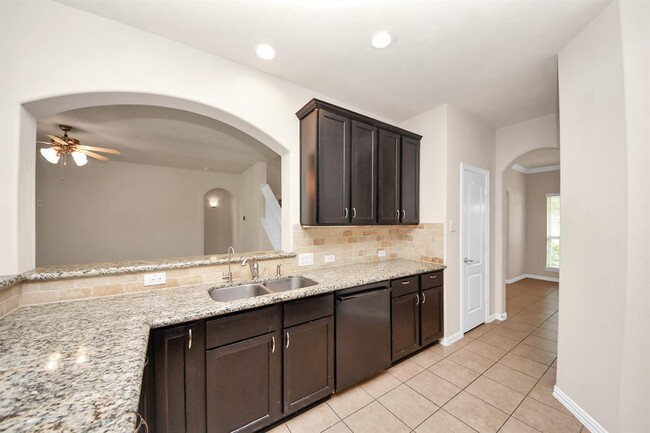 Building Photo - 122 Persimmon Dr