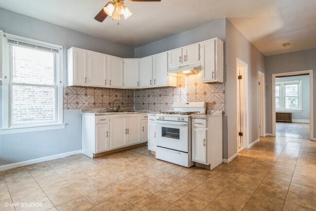 Building Photo - 5131 W Henderson St