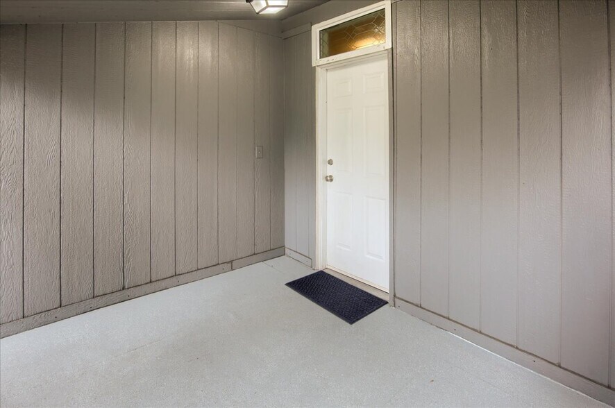 Building Photo - 159 W Paxton Ave