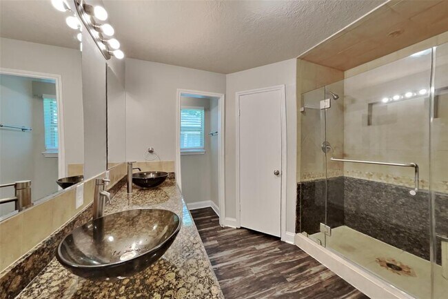 Building Photo - 15114 Stillcreek Dr