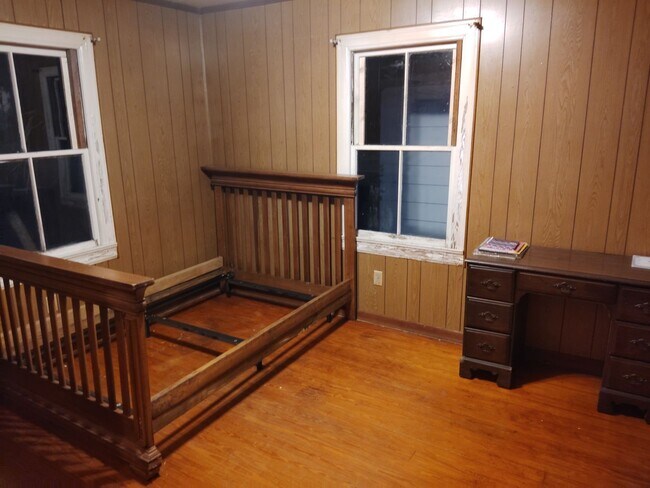 Building Photo - Vintage 2 Bedroom home near downtown Lake City